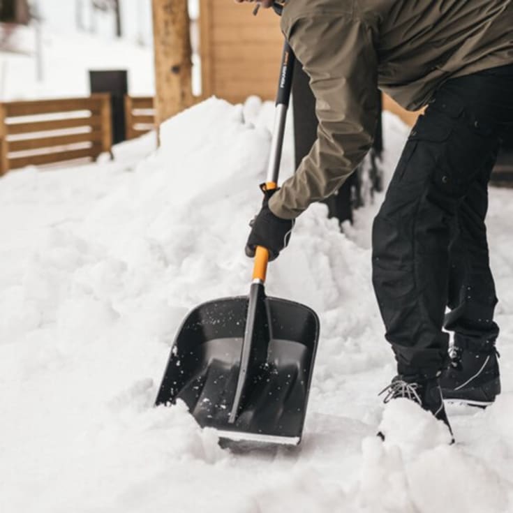 Fiskars X-series snöskuffe, teleskopisk håndtak