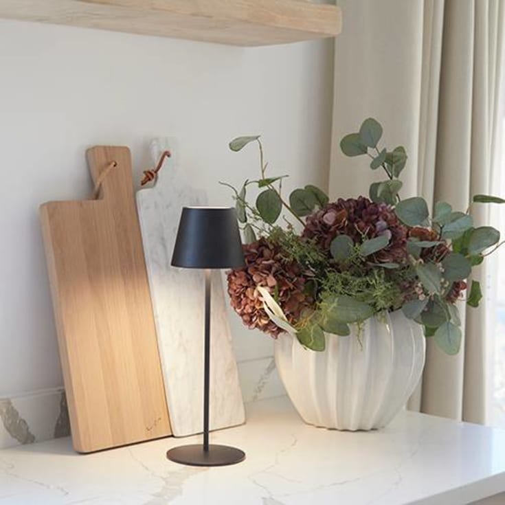RGB+W trådlös bordslampa i svart - 4-6 timmar vit, 12 timmar RGB