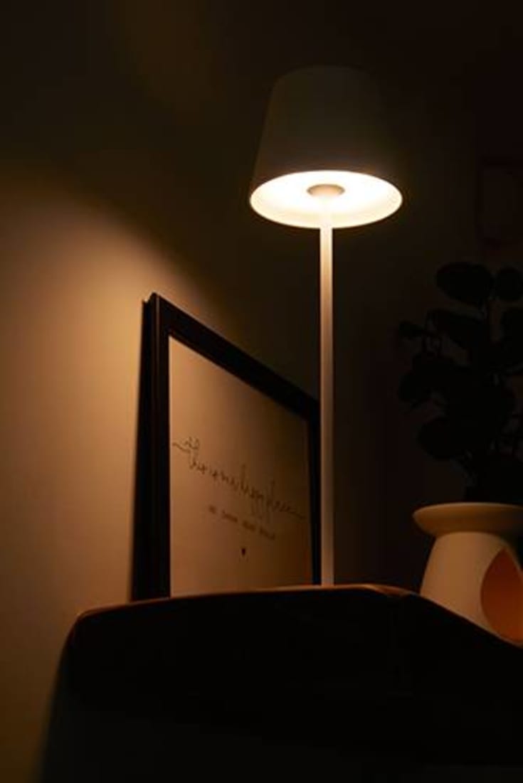 RGB+W trådløs bordlampe i hvid - 4-6 timer hvid, 12 timer RGB