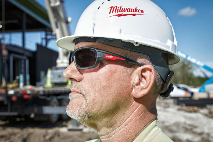 Milwaukee Performance sikkerhedsbriller, tonet glas