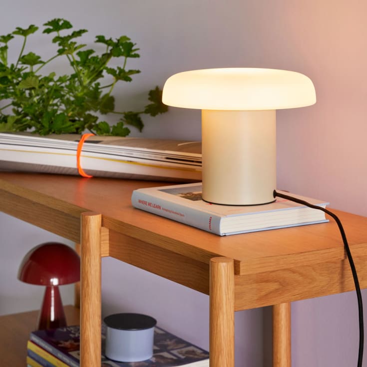 HĂŒbsch Ateliers bordslampa, beige