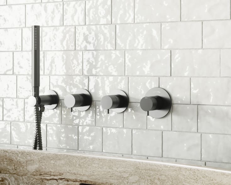Damixa Silhouet BS1 badkarsblandare med duschset, svartkrom