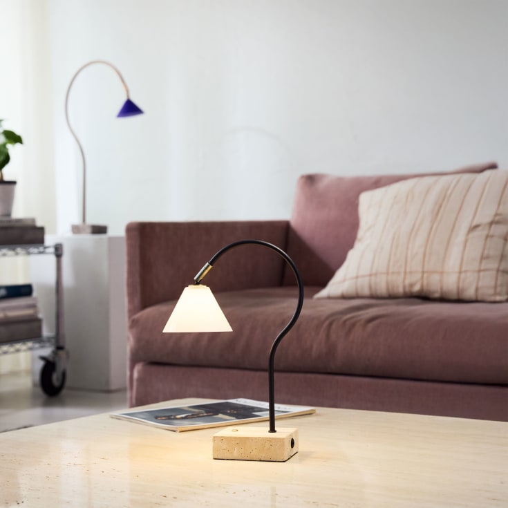 Halo Design Question genopladelig bordlampe, sort/messing