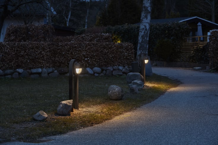 Louis Poulsen skottlampe, 3000K, halvskygge, klar grĂ¥