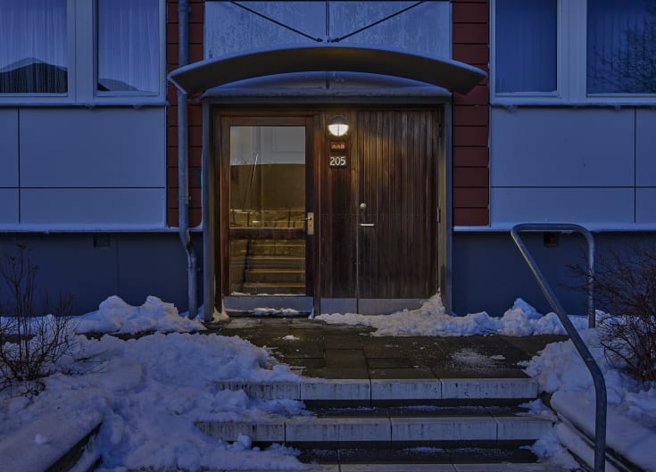 Louis Poulsen skottlampe, 4000K, halvskygge, opalgrå