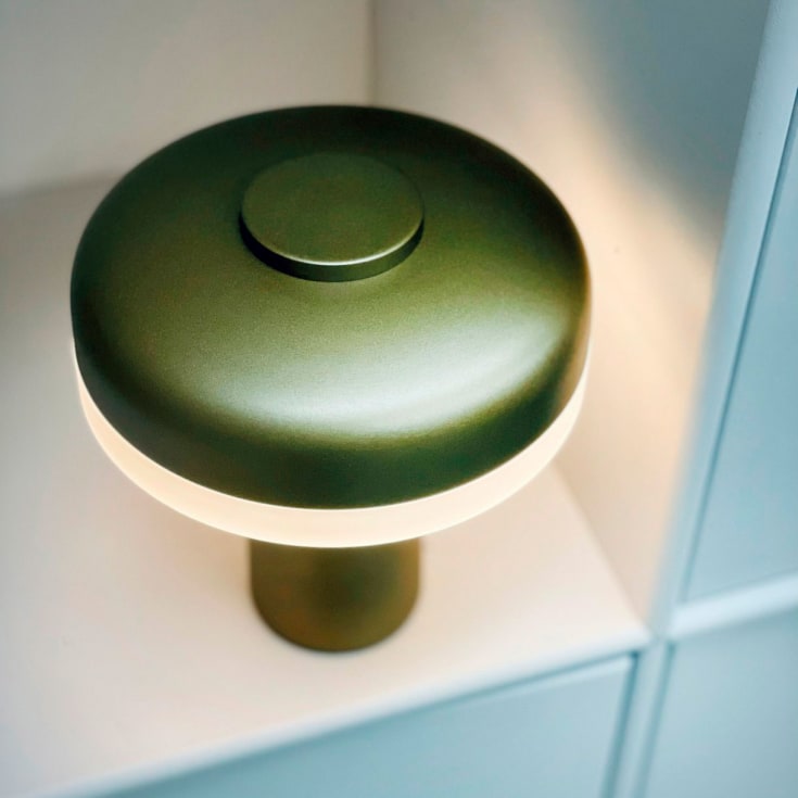 Dyberg Larsen Porter oppladbar bordlampe, grønn