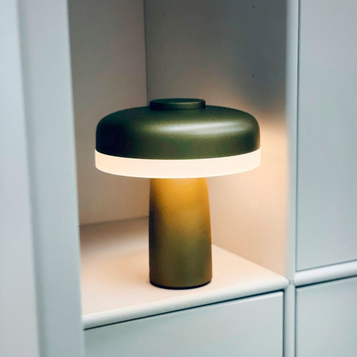 Dyberg Larsen Porter uppladdningsbar bordslampa, grön