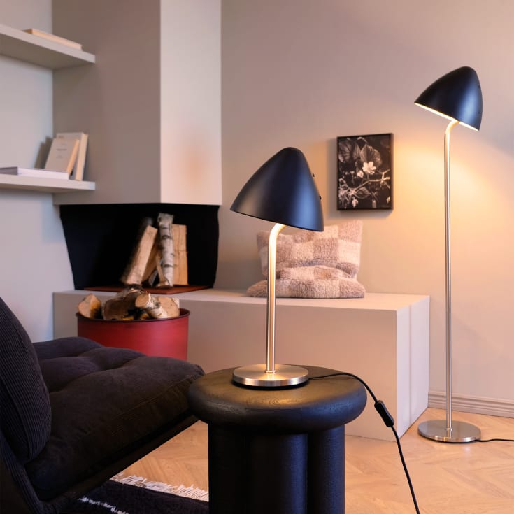 Dyberg Larsen Oulu golvslampa, borstat stål