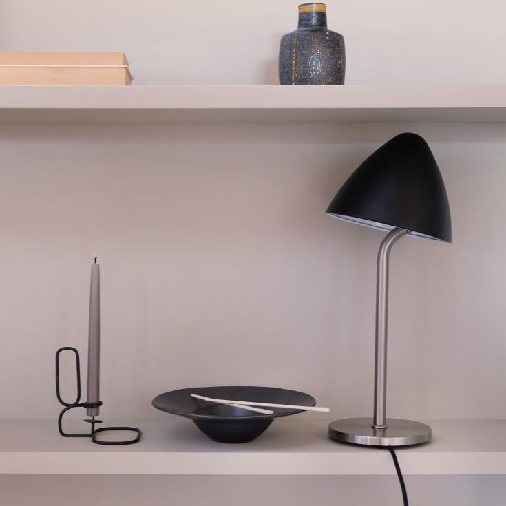 Dyberg Larsen Oulu bordlampe, børstet stål