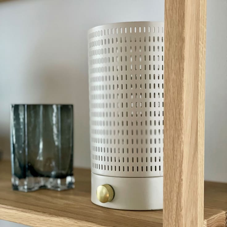 Dyberg Larsen Mesh genopladelig bordlampe, hvid