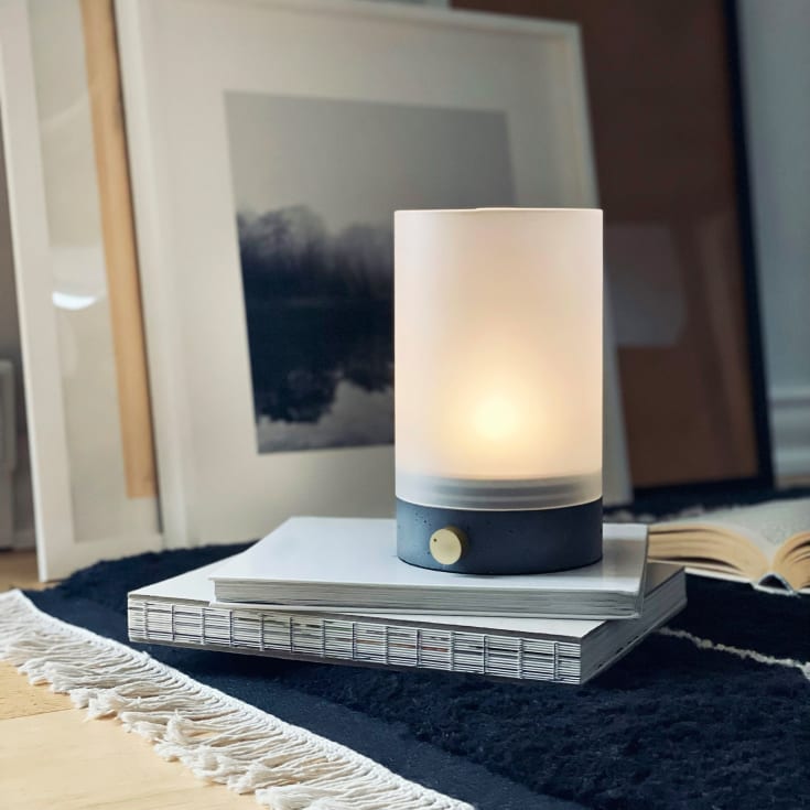 Dyberg Larsen Cozy oppladbar bordlampe
