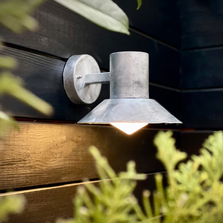Dyberg Larsen Venice vägglampa utomhus, galvaniserat stål