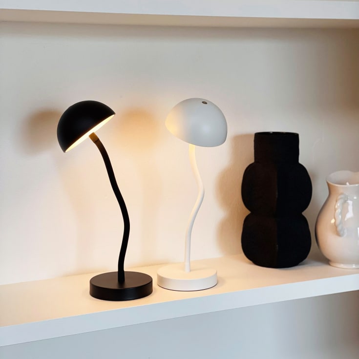 Dyberg Larsen Fonzy genopladelig bordlampe, hvit
