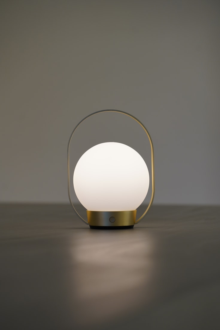 Antidark Palla genopladelig bordlampe, messing