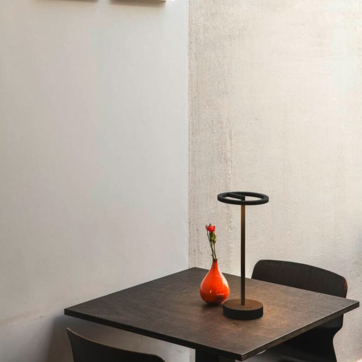 SLV Vinolina One genopladelig bordlampe, sort