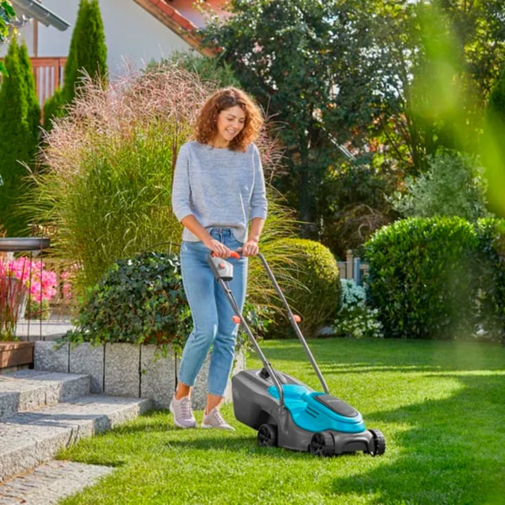 Gardena Powermax gräsklippare, 300 mm, 18 V batteri och laddare