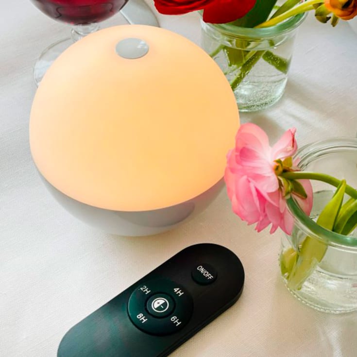 Dyberg Larsen Alba uppladdningsbar bordslampa, vit