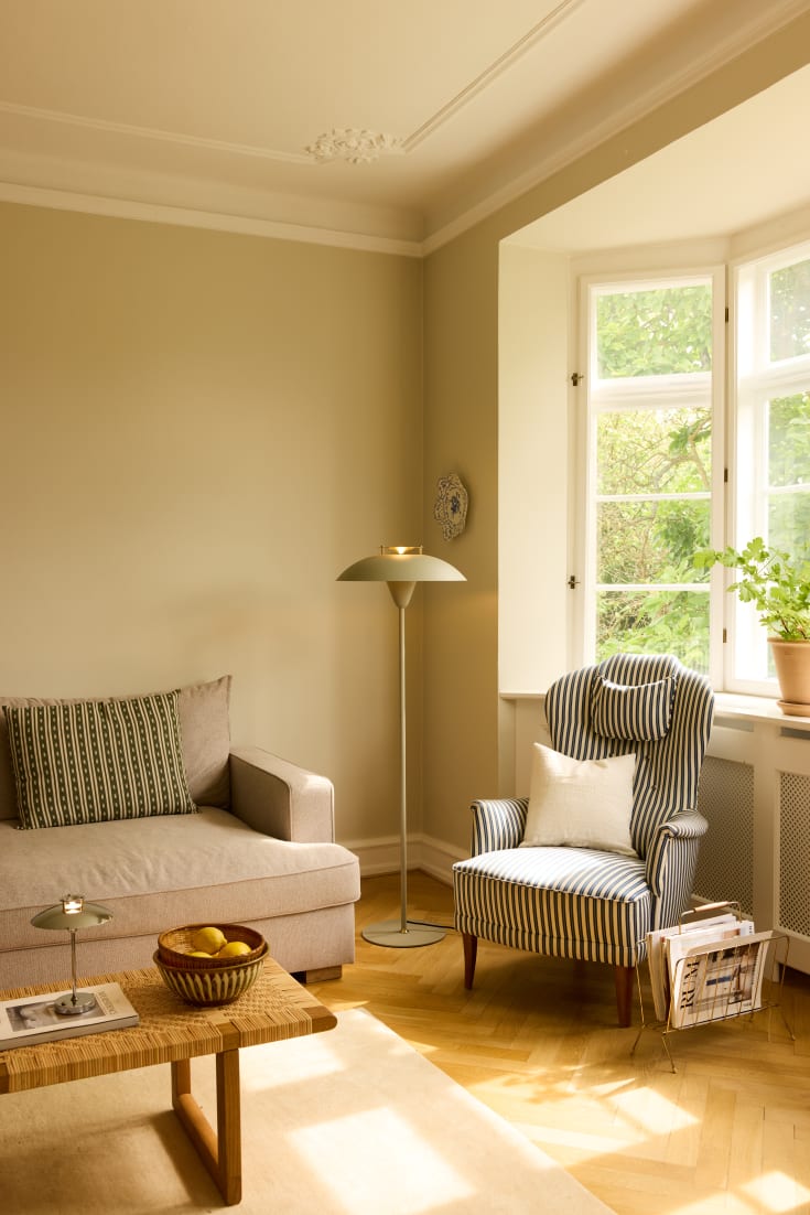 Halo Design Stepp golvlampa, beige