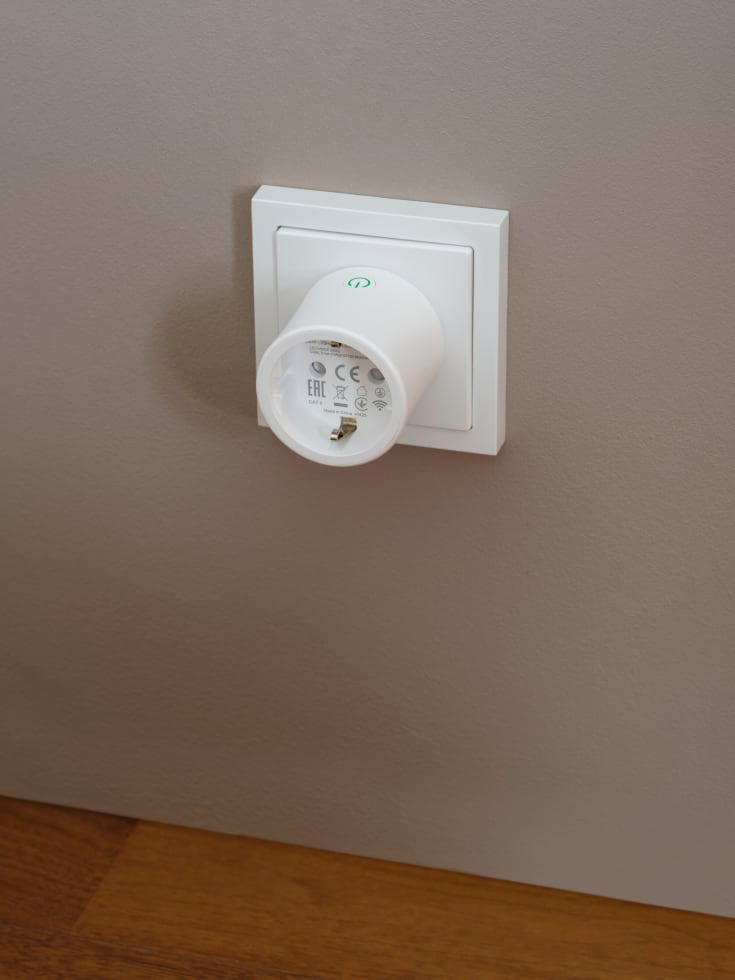 Osram Smart+ Wifi Matter stickkontakt med energimätare, vit