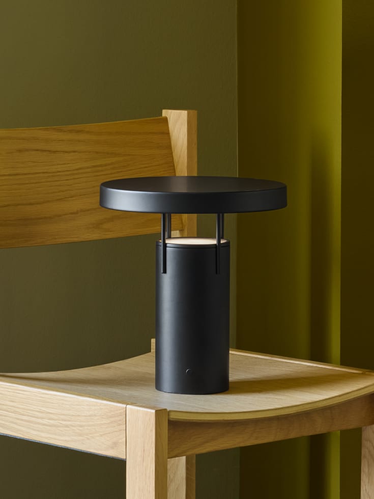 Hübsch BringMe uppladningsbar bordslampa, svart