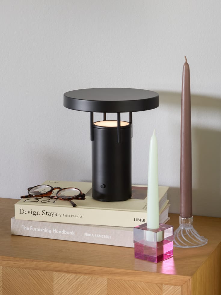 Hübsch BringMe Mini genopladelig bordlampe, sort