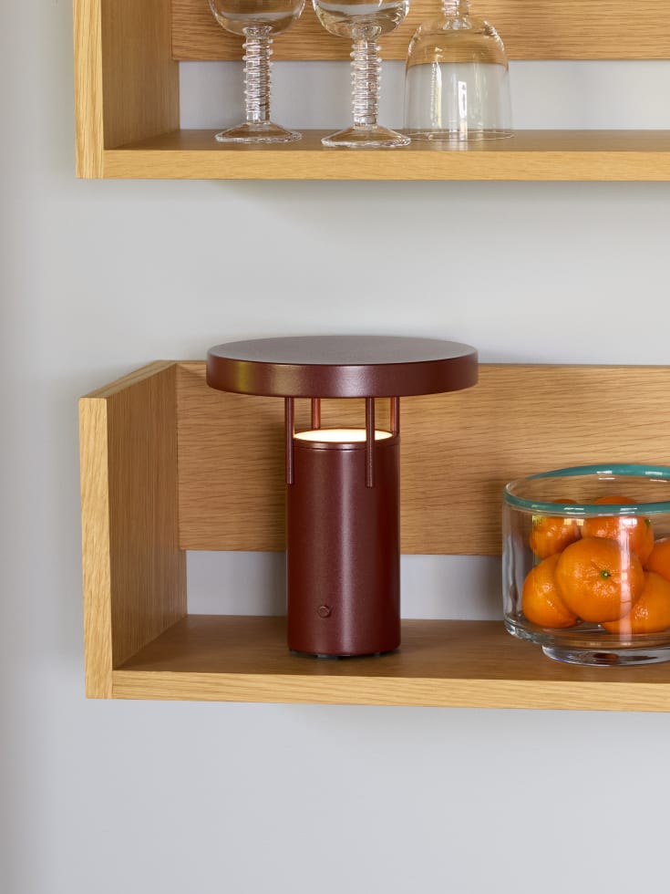 Hübsch BringMe Mini uppladdningsbar bordslampa, röd
