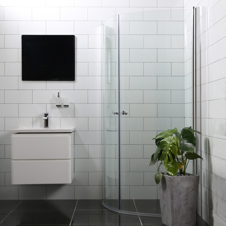 Bathlife Allsidig buet dusjhjørne, 100x100 cm, klart glass, aluminium profil