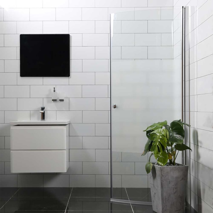Bathlife Allsidig buet dusjdør, 100 cm, delvis frostet glass, aluminium profil
