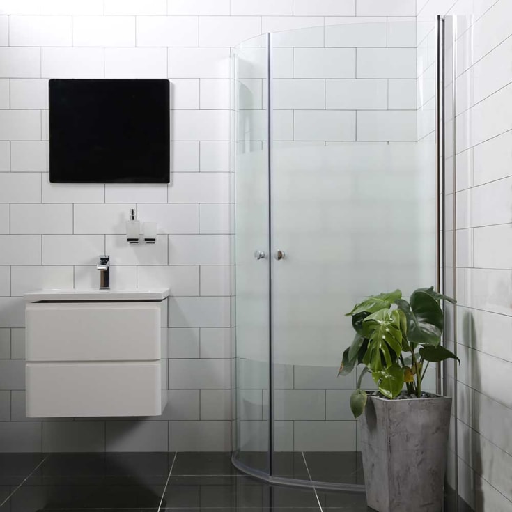 Bathlife Allsidig buet dusjhjørne, 80x80 cm, delvis frostet glass, aluminium profil