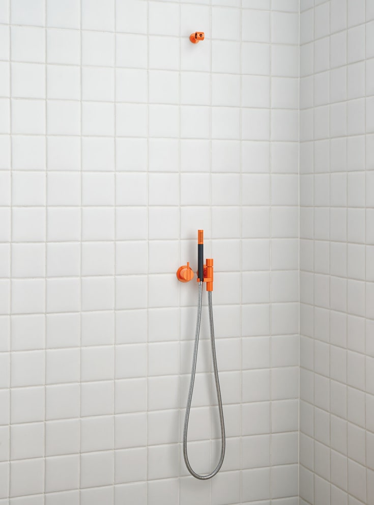 Vola 171T9 dusjbatteri, med hånddusj/holder, krom