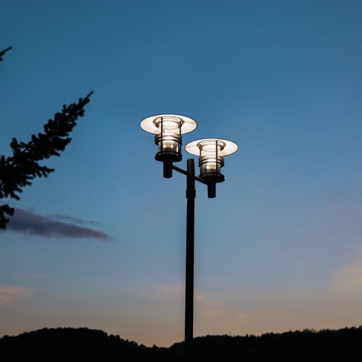Norlys Stockholm 283 stolpelampe, LED max 2x9W, E27, IP54, galvanisert