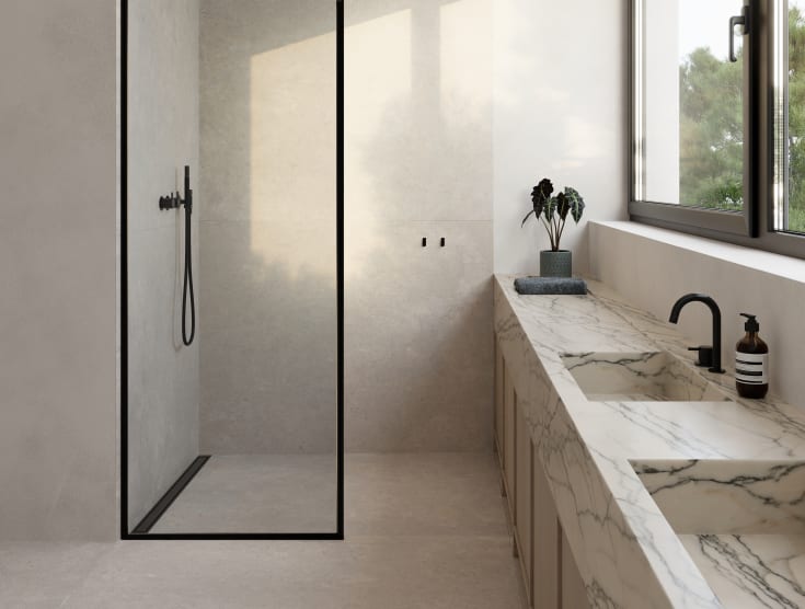 Unidrain glasssline dusjvegg, 100 cm, klart glass, sort ramme