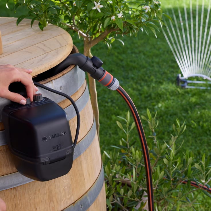 Gardena ComfortAutomatic regnvannspumpe, m/batteri, 55-77 cm