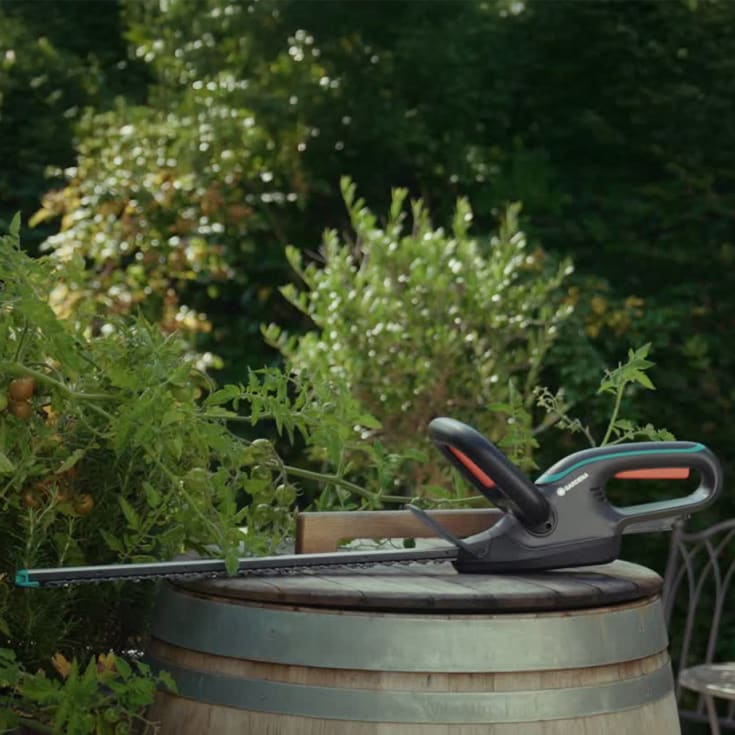 Gardena EasyCut hekksaks, med batteri og lader, 45 cm