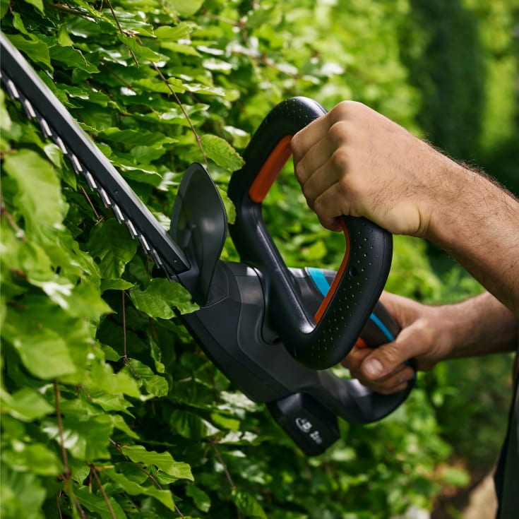 Gardena EasyCut hekksaks, med batteri og lader, 45 cm