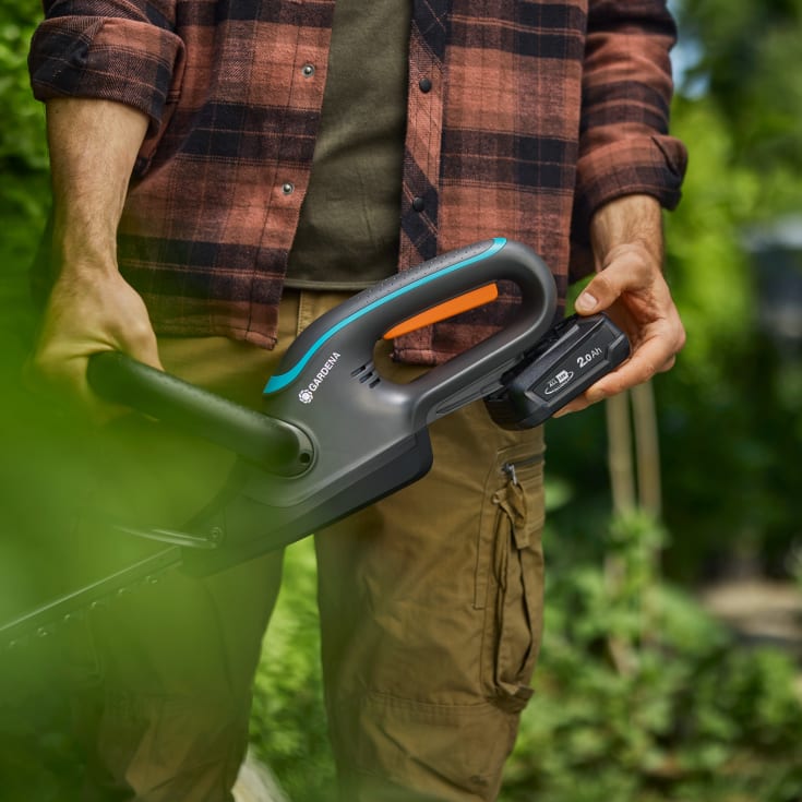 Gardena EasyCut hekksaks, med batteri og lader, 55 cm