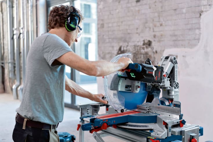 Bosch kap-/geringssav GCM 18V-305 GDC, solo