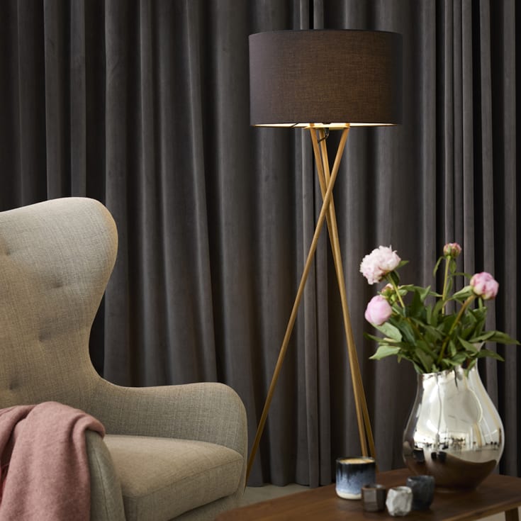Nielsen Light Uptown golvlampa, träben och svarta skärmar