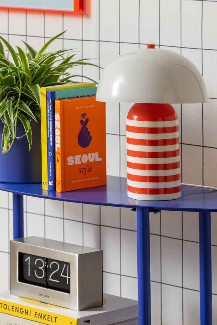 Leitmotiv Rayado Retro bordlampe, stripet oransje