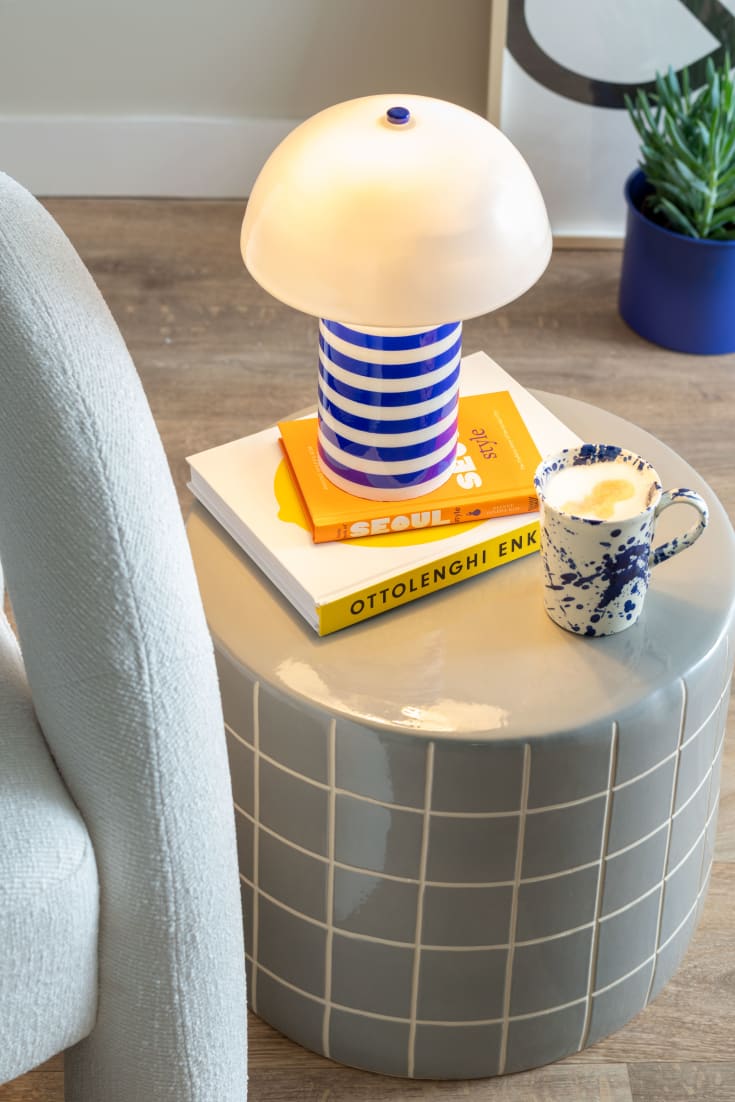 Leitmotiv Rayado Retro bordlampe, stripet blå