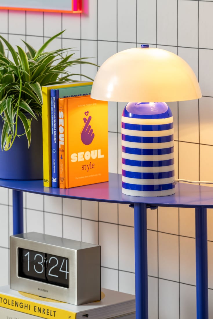 Leitmotiv Rayado Retro bordlampe, stripet blå