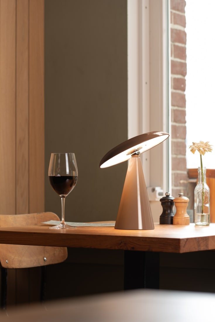 Leitmotiv Phoebe uppladdningsbar bordslampa, brun