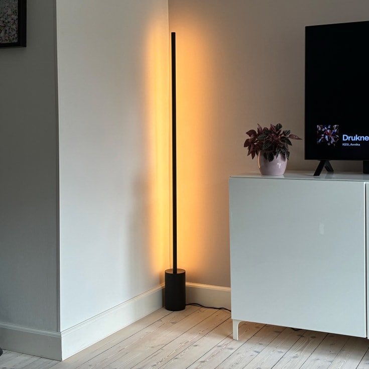 Philips Hue Signe Gradient golvlampa, svart