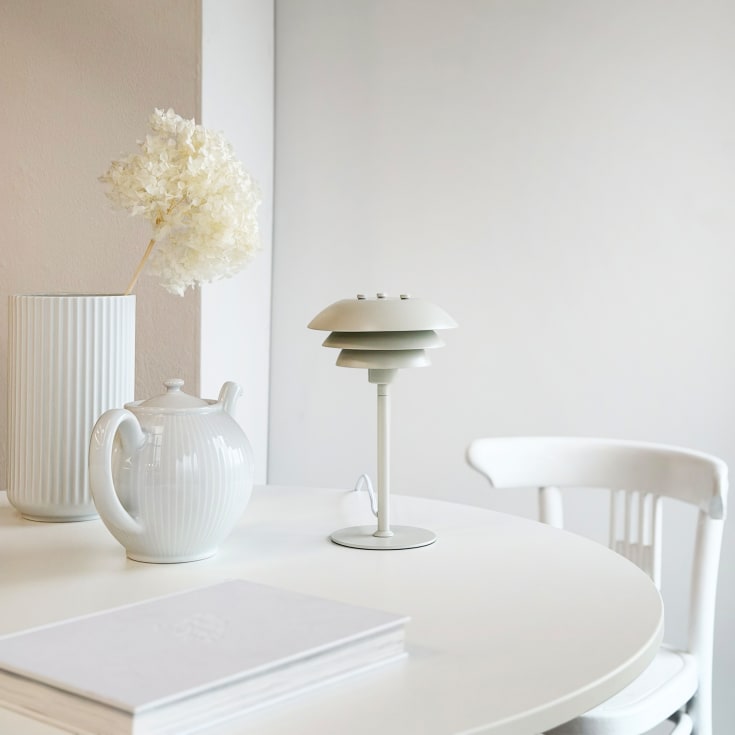 Dyberg Larsen Sixteen bordlampe, hvid