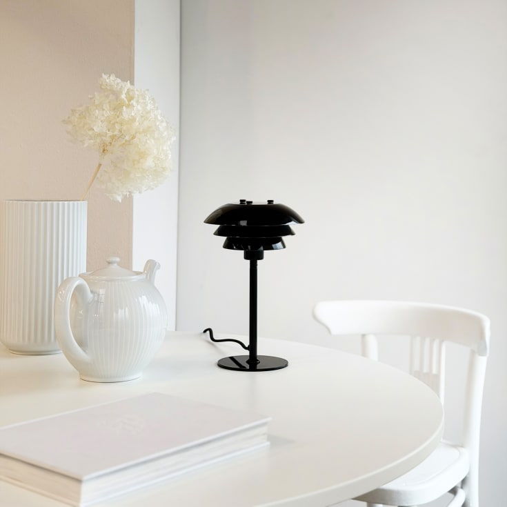 Dyberg Larsen Sixteen bordlampe, sort