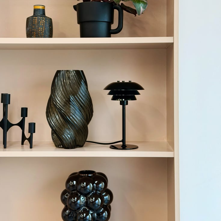 Dyberg Larsen Sixteen bordlampe, sort