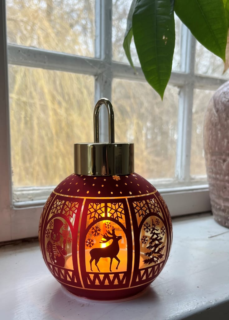 Veli Line julekuler i glass med lys, rød