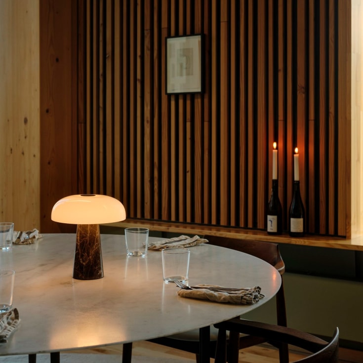 Dtfp Glossy genopladelig bordlampe, sort marmor