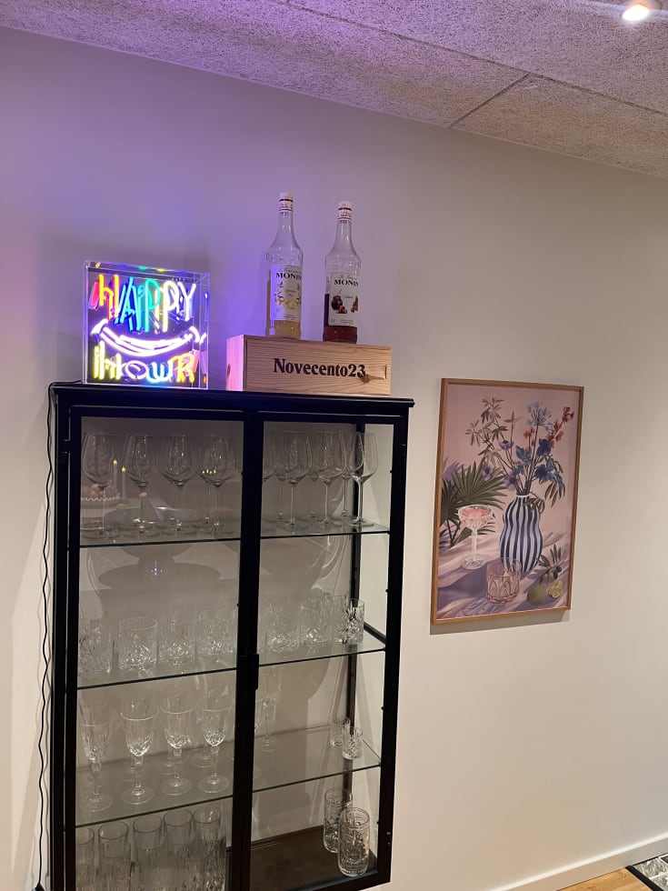 Locomocean Happy Hour neonskylt