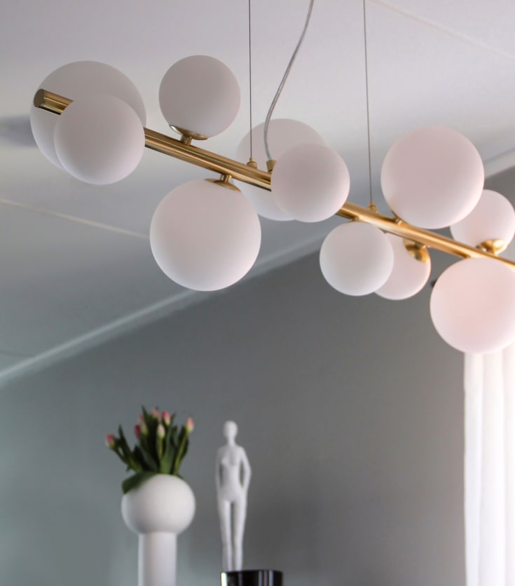 Aneta Lighting Molekyl langbordspendel, messing/hvid